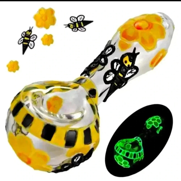 Other - 1pc..Bumble bee art piece..glows..NWT..
